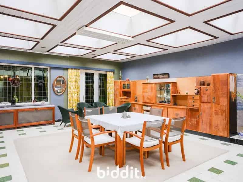 Gelijkvloers met 4 slaapkamers, garage en kelder