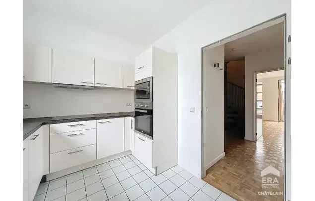 Huur 4 slaapkamer appartement van 180 m² in Brussels