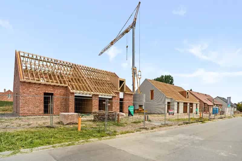 Huis te koop LOT 1 3 slaapkamers Garage Tuin 573m²