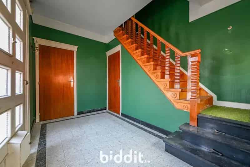 Te renoveren woning met tuin garage