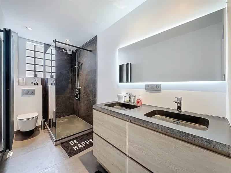 Gezinswoning 4 slaapkamers 2 badkamers 760m²