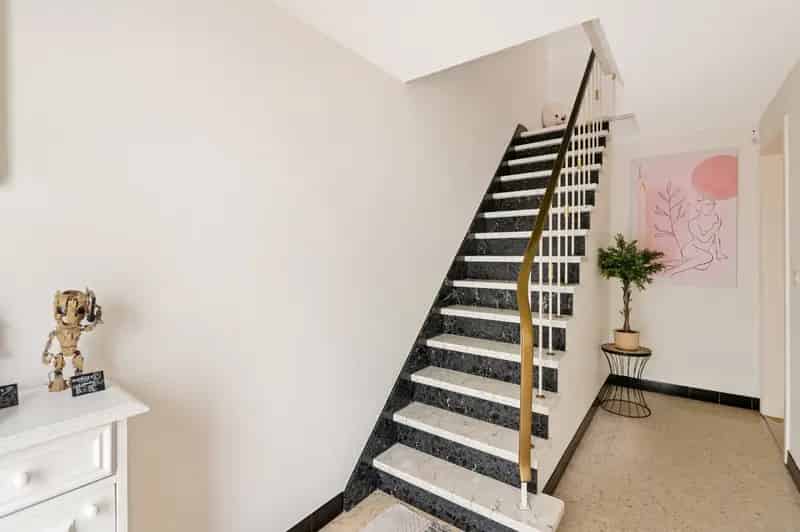 Huis te koop Wijnegem: Instapklare woning met praktijkruimte en tuin