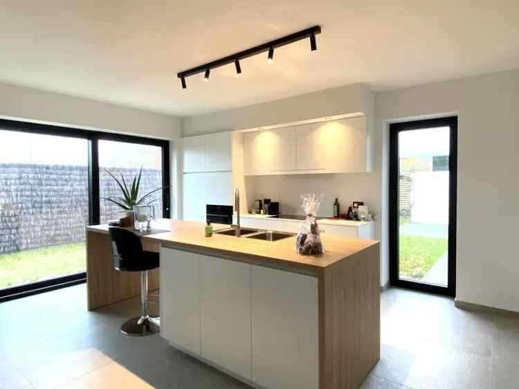 Huis te huur Izegem: Gerenoveerde woning met loods