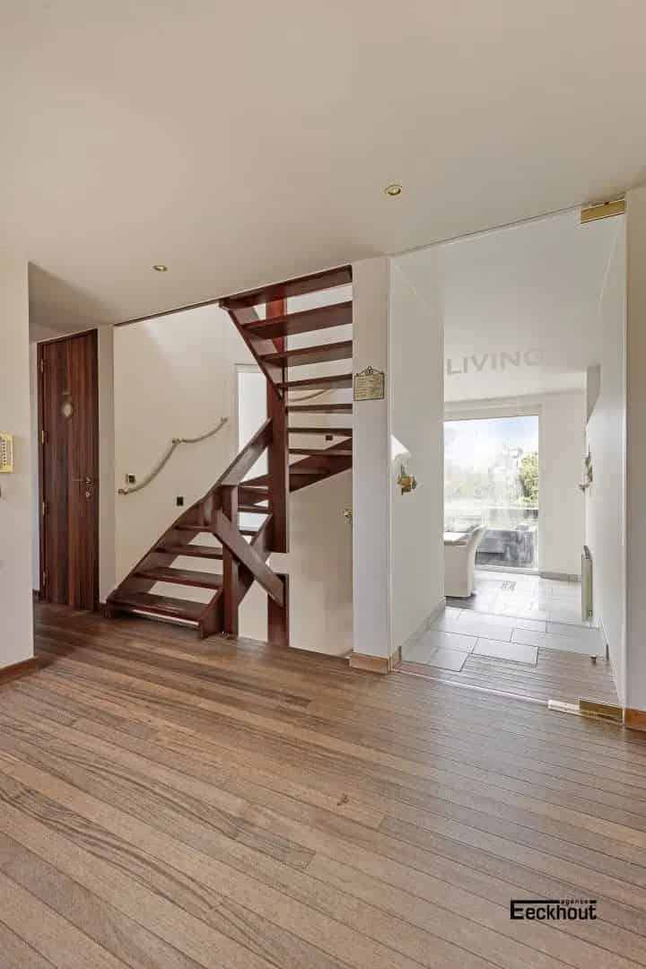 Instapklare Lichtrijke Woning Nabij Strand