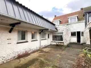 Huis te koop Oostrozebeke 3 slaapkamers grote tuin garage