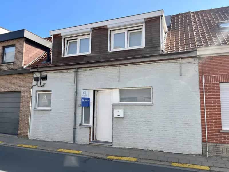 Instapklare woning Kuurne met zonnepanelen en tuin