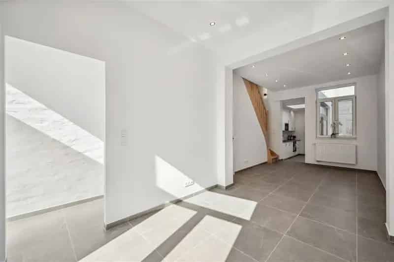 Instapklare gerenoveerde woning 3 slaapkamers