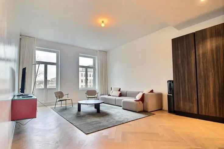 Appartement te huur 2 slaapkamers Châtelain 164m²