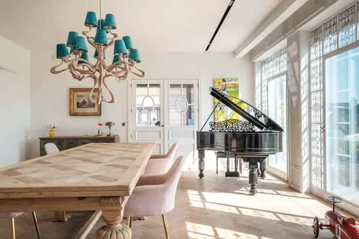Luxe Villa te Koop in Deerlijk: 8 Slaapkamers, Zwembad & Sauna