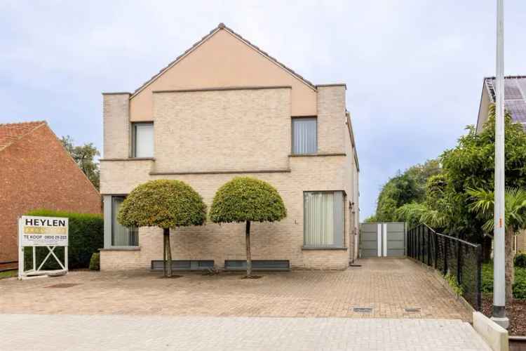 Moderne woning met 3 slaapkamers, welness, tuin en prachtige handelsruimte in Balen.