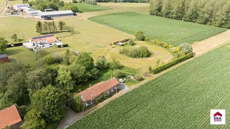 Landelijke woning te Sint-Pieters-Leeuw met 40 are grond
