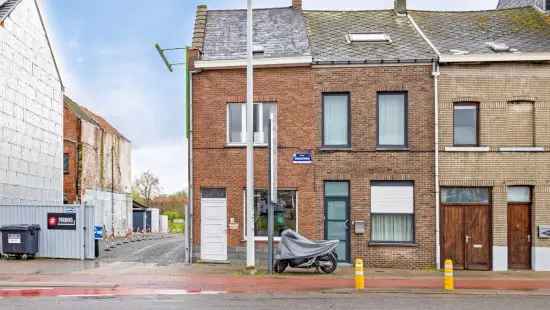 Te renoveren huis nabij centrum met stadstuin en garage in Ninove