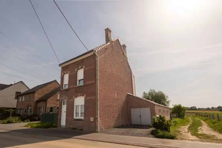 Huis Te Koop: Landelijke Woning nabij Scholen en Winkels