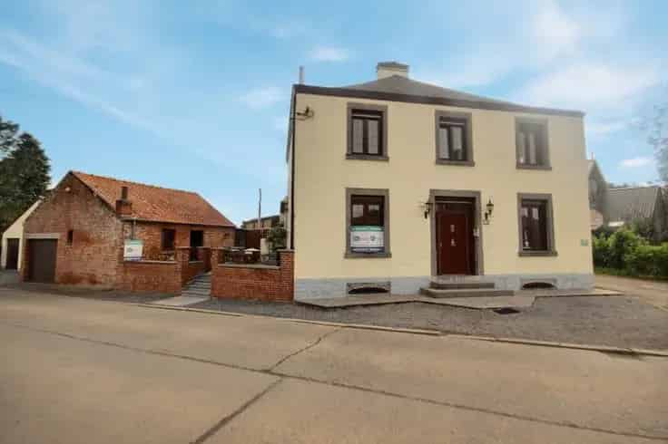 Huis Te Koop 4 Slaapkamers Garage La Bruyere 195m²