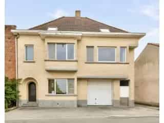 Herenhuis te koop Wielsbeke - 4 slaapkamers, praktijkruimte, garage