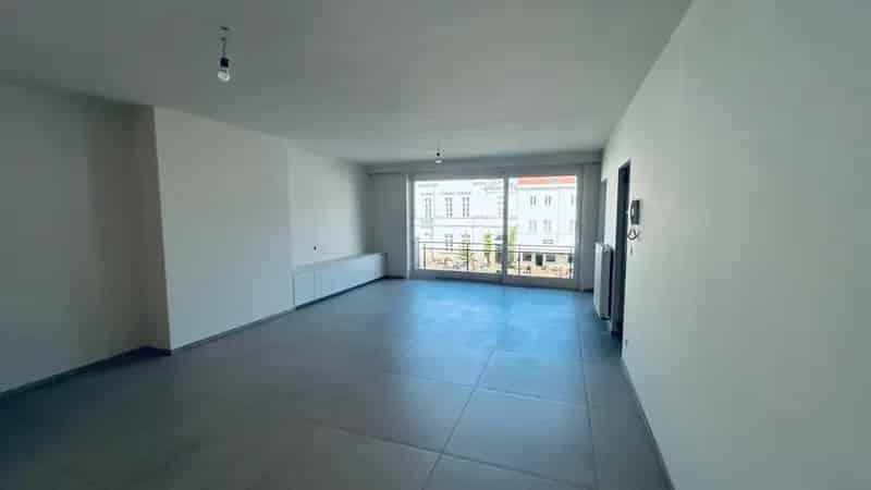 Appartement te huur Kortrijk Centrum: 2 slaapkamers, autostaanplaats en berging