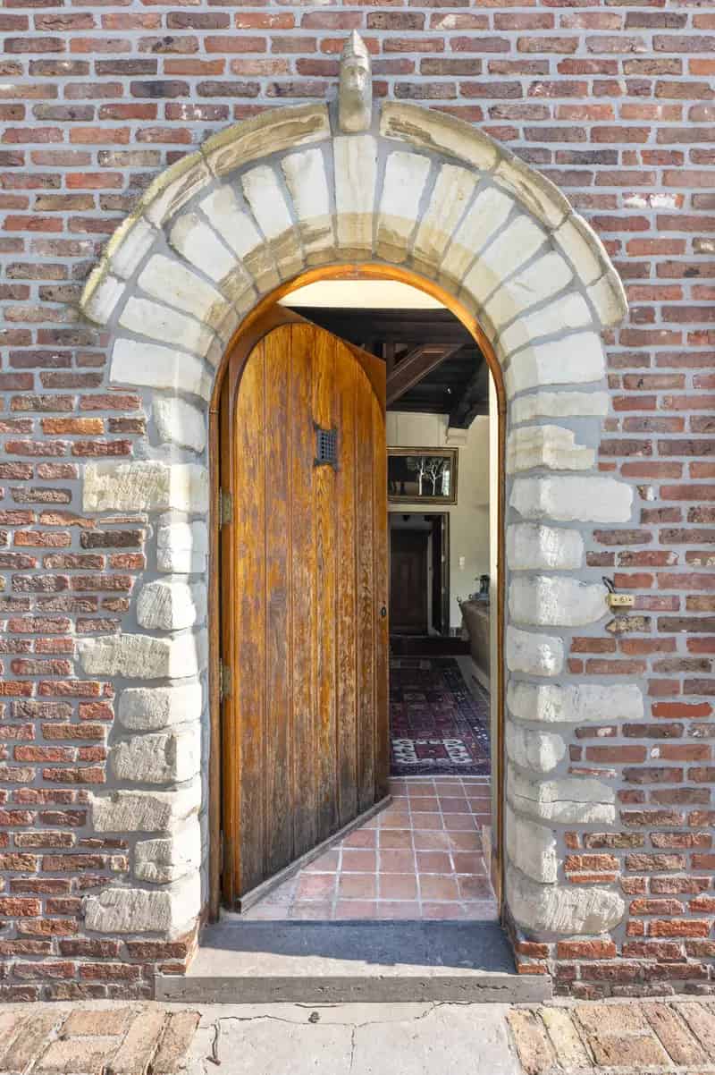 Herenhoeve Hooghuis te koop: 15de-16de eeuwse charme en luxe
