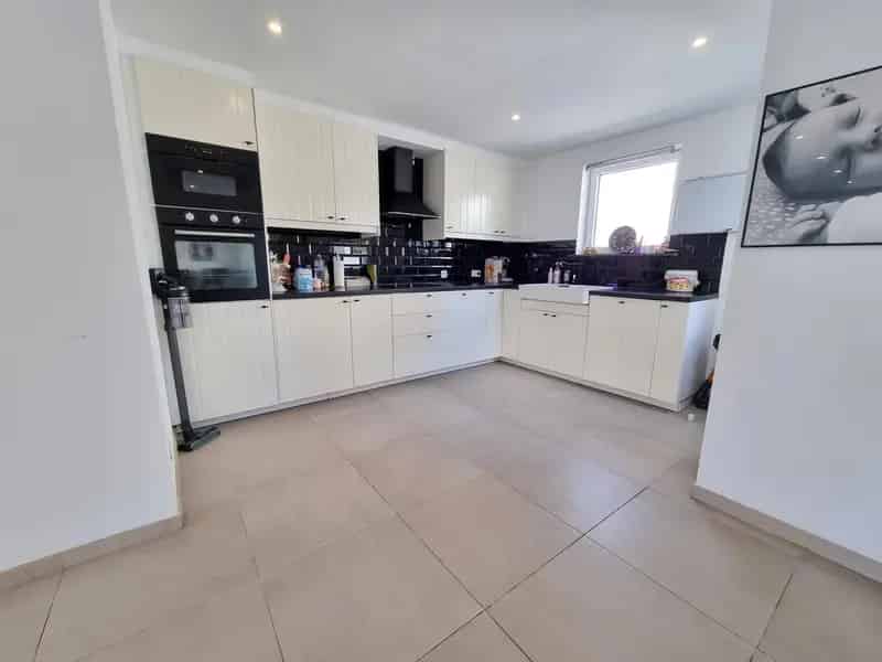 Huis te koop: gerenoveerde woning met garage