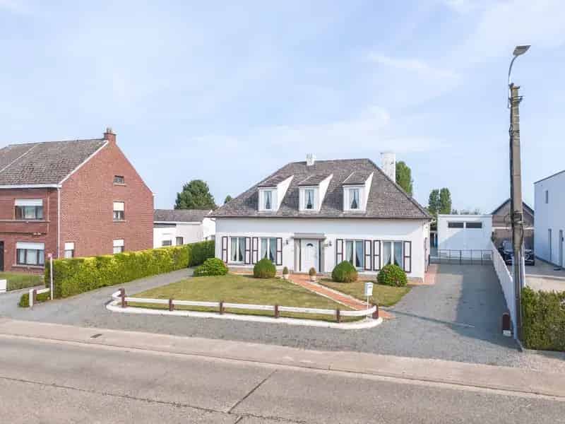 Huis te koop Sint-Lievens-Houtem: Karaktervolle woning met grote garage