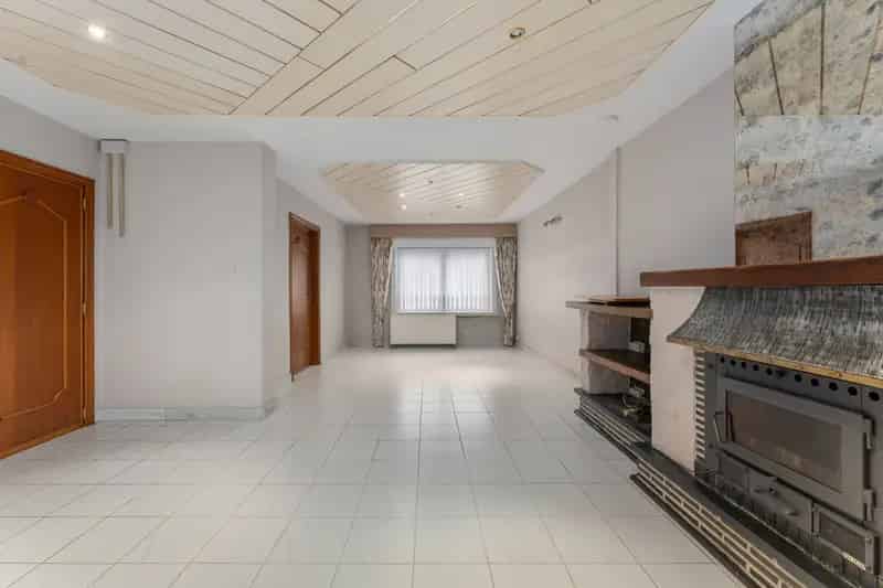 Te renoveren woning Deerlijk met ruime garage