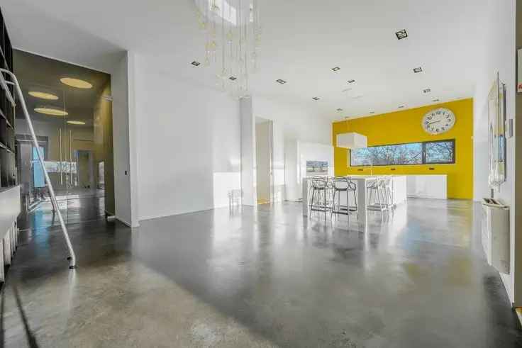 Luxe Loft Te Koop in Nandrin voor Professioneel en Commercieel Gebruik