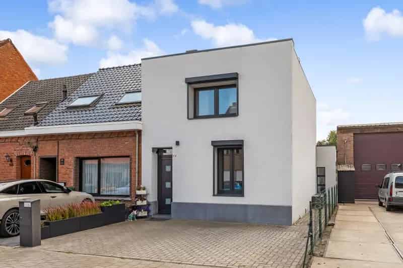 Huis te koop Zandvliet: Gezellige woning met 2-3 slaapkamers