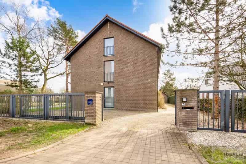 Strakke Ruime Woning Kantoor te Genk 400m² 3 slaapkamers