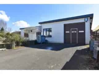 Industrie te koop Lontzen Villa met Atelier 140m²
