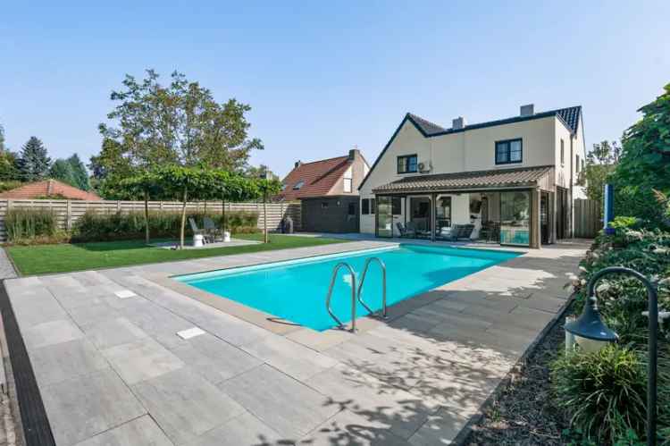 Stijlvolle, instapklare woning met +/- 890 m² grond en verw. buitenzw.