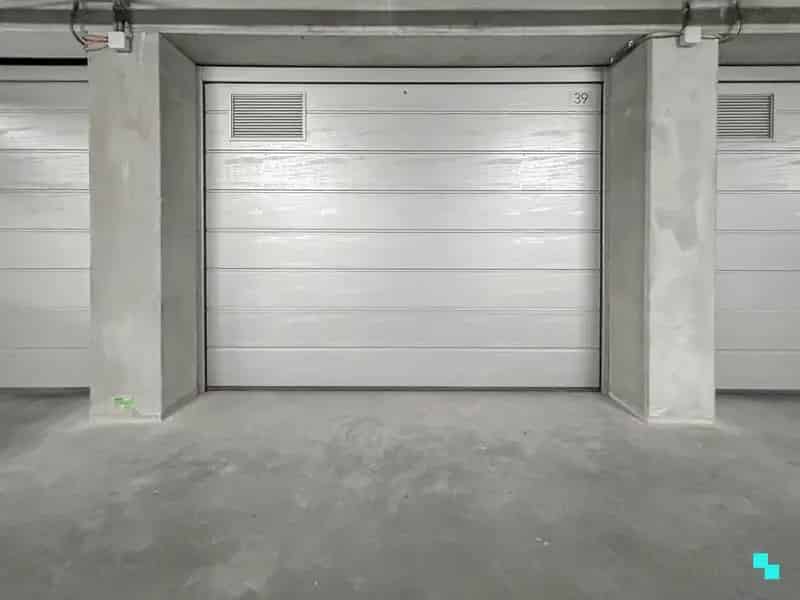 Garagebox met automatische poort te huur in residentie Blauwpoorte