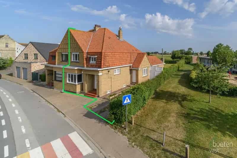 Alveringem: Renovatieproject met diepe tuin 834m²