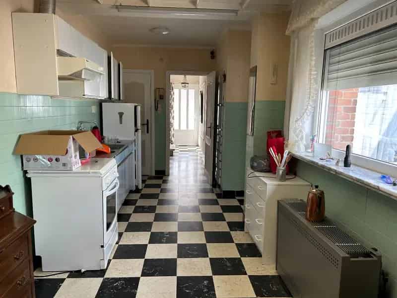 Huis te koop: Stevige woning met tuin en garagebox