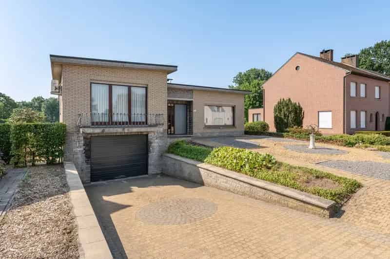 Huis te huur: Te renoveren woning met groen uitzicht