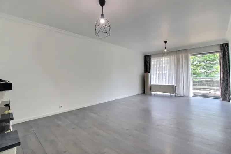 Appartement te huur 2 slaapkamers 86m² Edmond Machtens