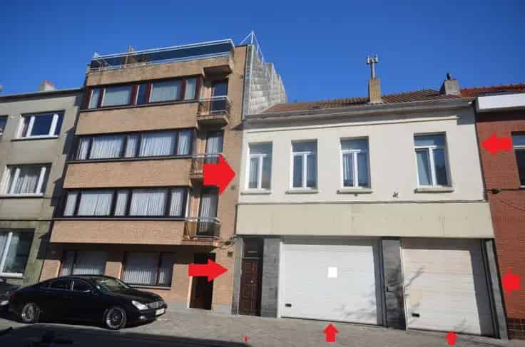 Huis Te Koop: 3 slaapkamers, grote garage, 450m² grond