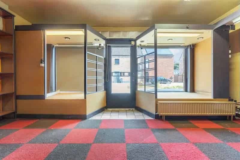 Huis te koop: Handelshuis met uitbreidingsmogelijkheden