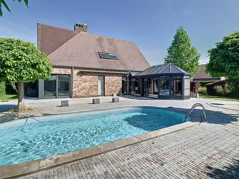 Landelijk gelegen huis te koop met zwembad en 3 slaapkamers