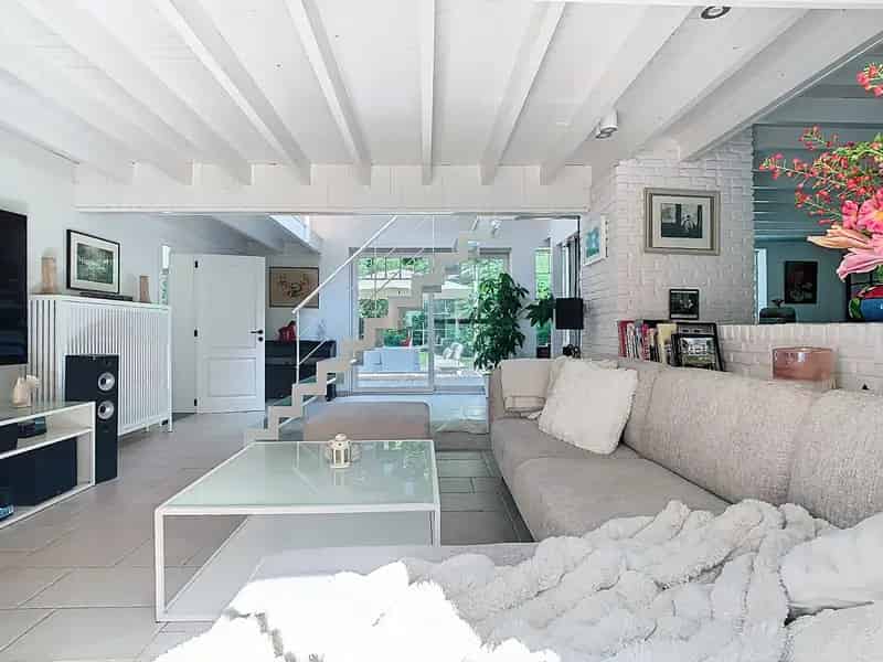 Huis te koop Rustig gelegen charmante woning met parktuin