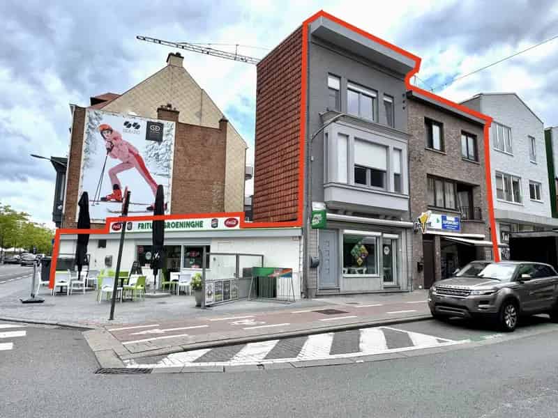 Frituur met 2 Appartementen te Kortrijk Centrum - Ideale Investering