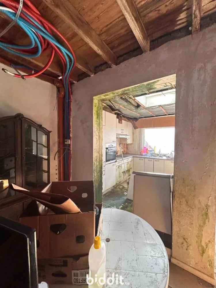 Te koop, woning, verder te renoveren met tuin en mezzanine