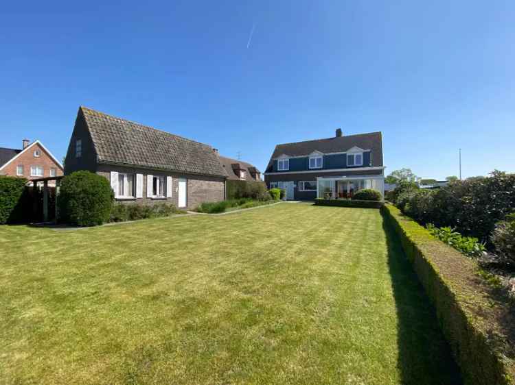 Huis te koop Waregem: Villa te renoveren met 4 slaapkamers en bijgebouw