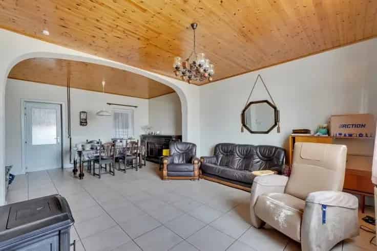 Huis Te Koop Wellen: Te renoveren woning met 4 slaapkamers en 14 are grond