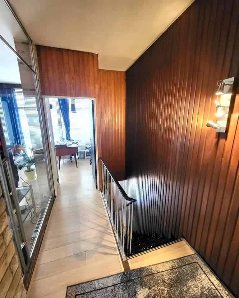 Woning met ruime dubbele garage