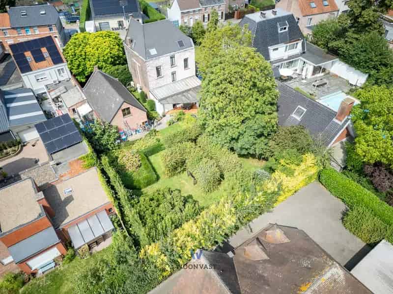 Herenhuis met praktijkruimte te Zele