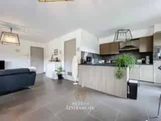 Penthouse te koop Hove - Instapklare woning met groot terras en lift