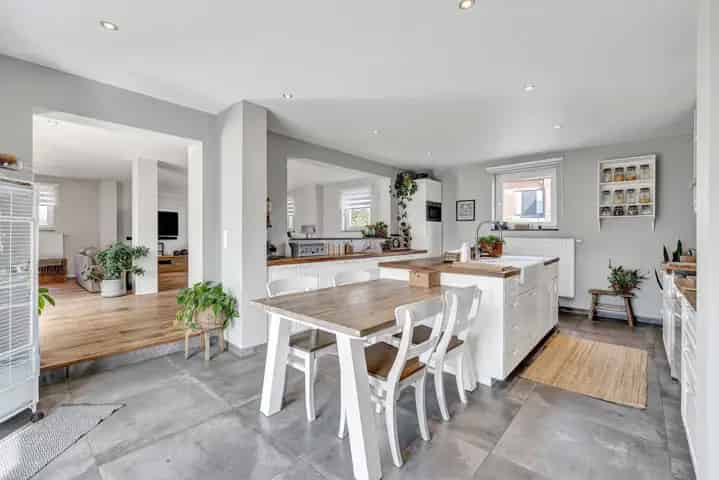 Ruime woning 4 slaapkamers Iddergem