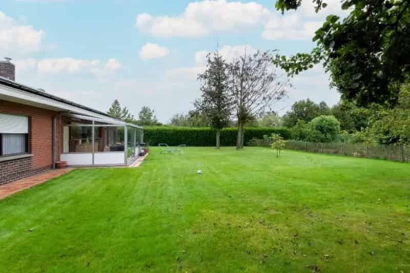 Bungalow 4 slaapkamers Roeselare 1522m²