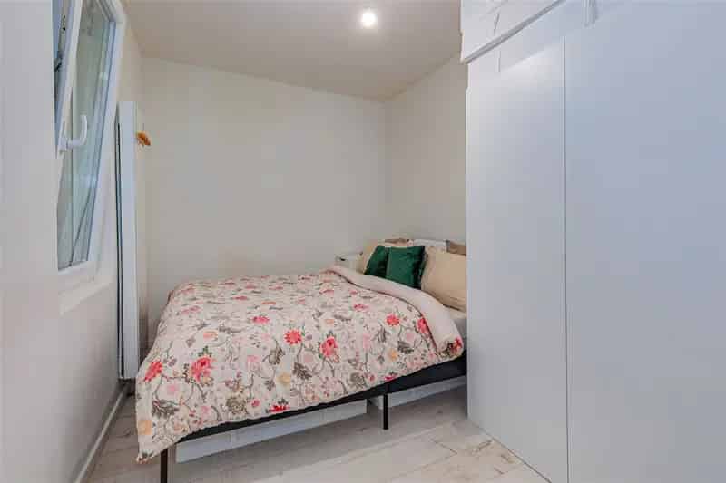 Herenhuis te koop Antwerpen 5 slaapkamers 3 badkamers gerenoveerd