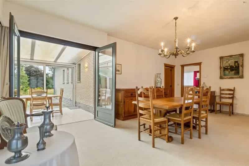 Ruime Bungalow 594m2 Grond Goed Onderhouden