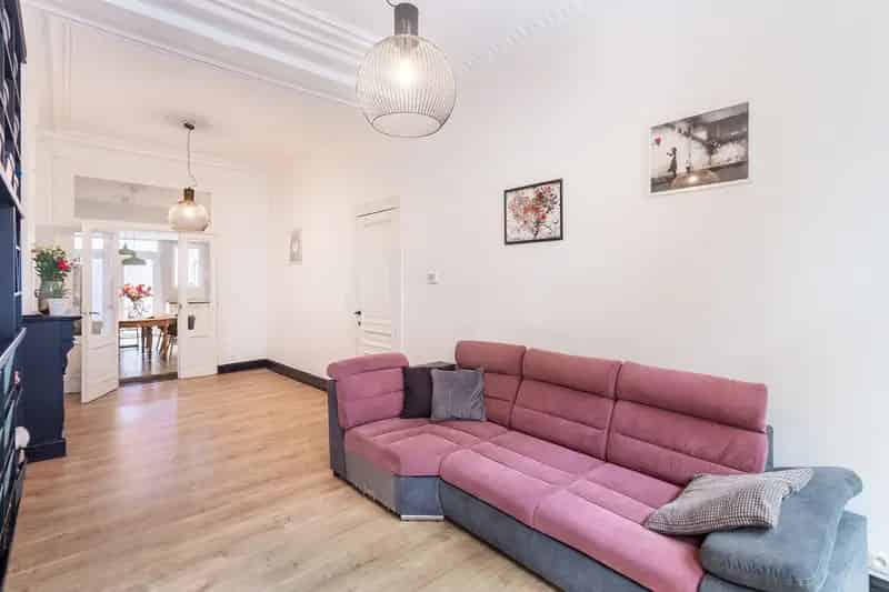8 Slaapkamers 3 Badkamers Ruime gezinswoning De Marbaixstraat